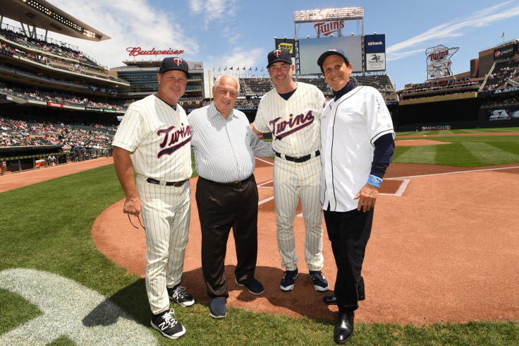 Orel Hershiser and Tommy Lasorda throw out the ceremonial first